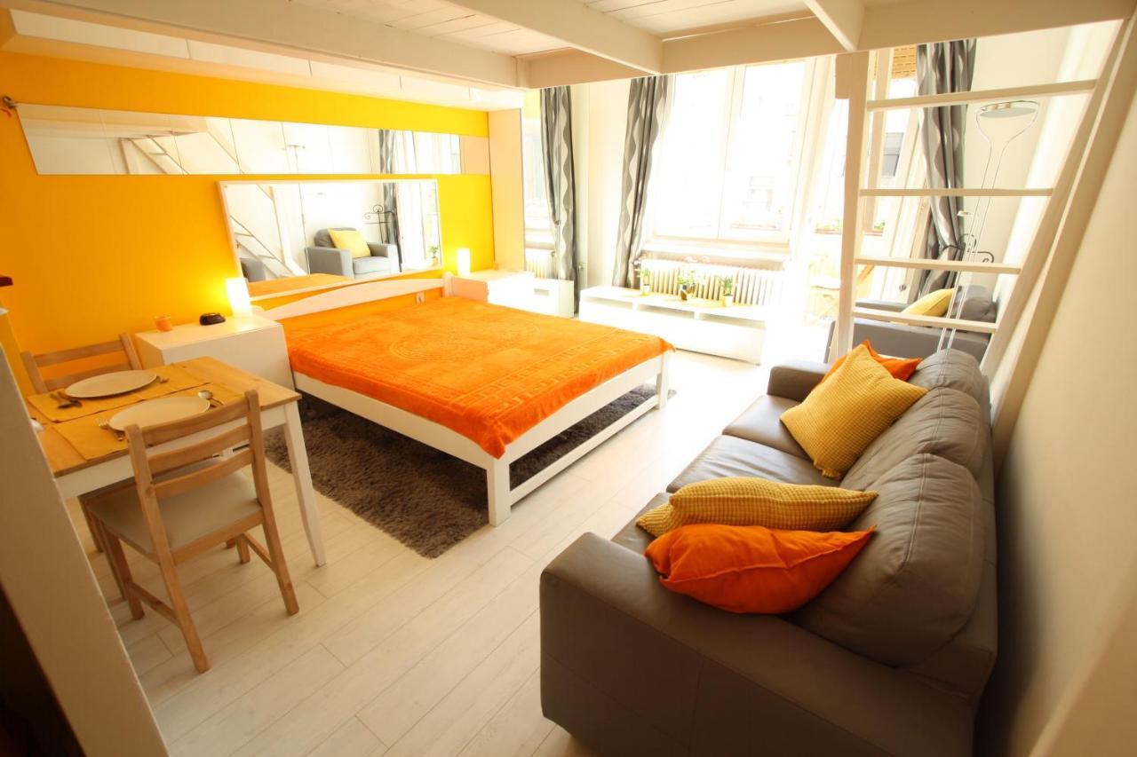 Sunny Studio With Balcony In Party District Budapest Exterior foto