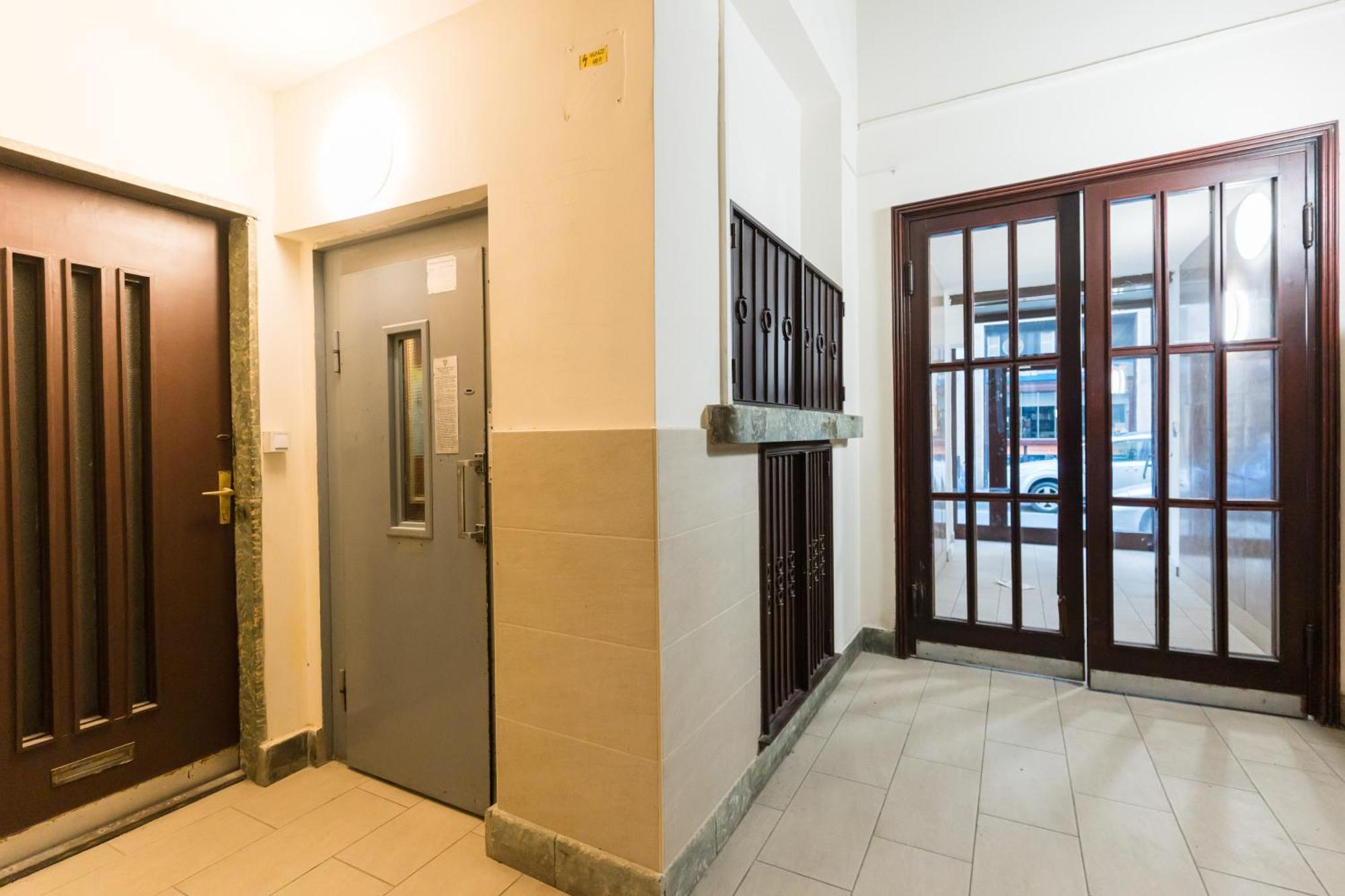 Sunny Studio With Balcony In Party District Budapest Exterior foto